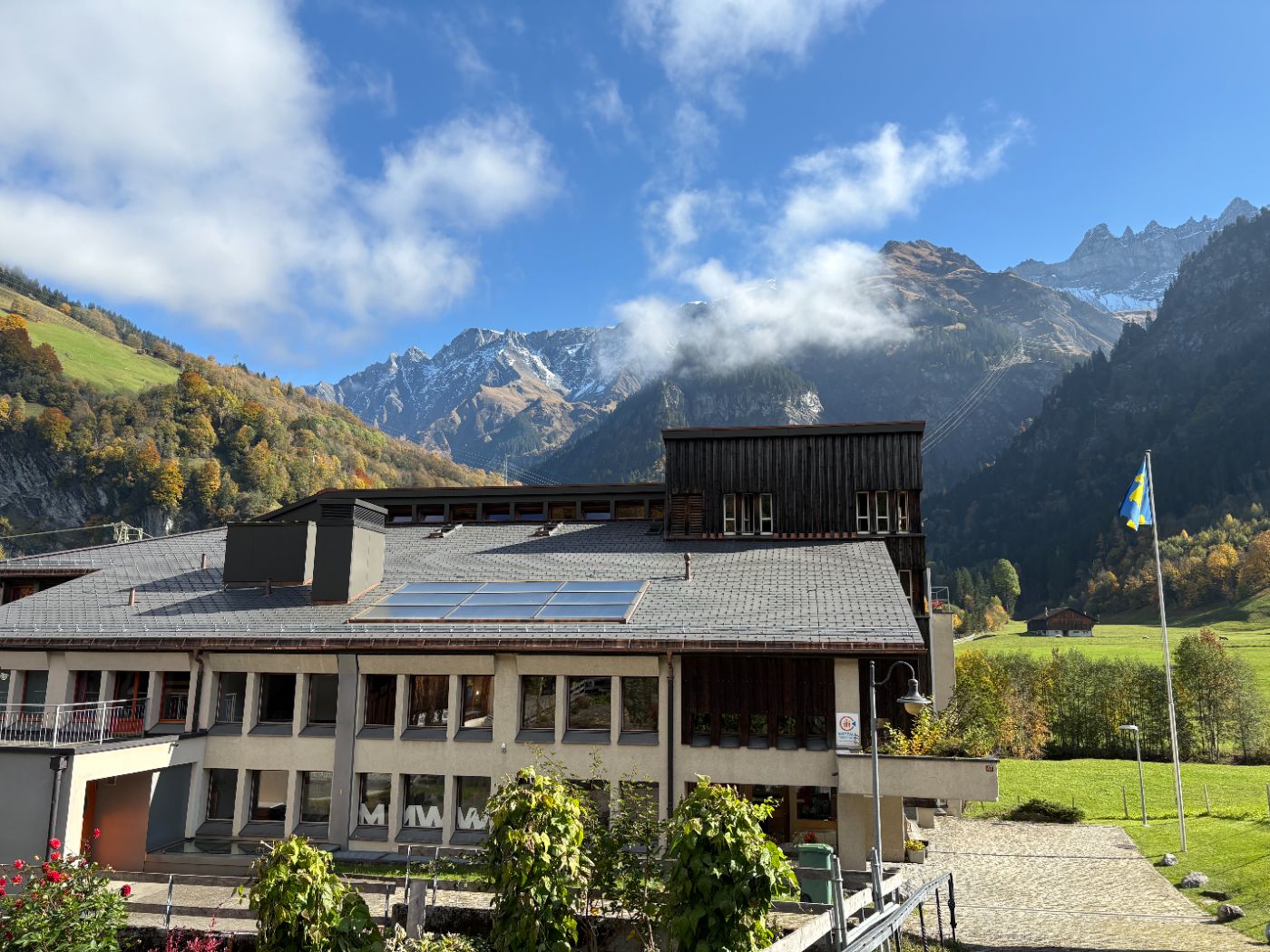 Gruppen- und Gemeindehaus Elm — Group house mit 114 beds in Elm, Glarus