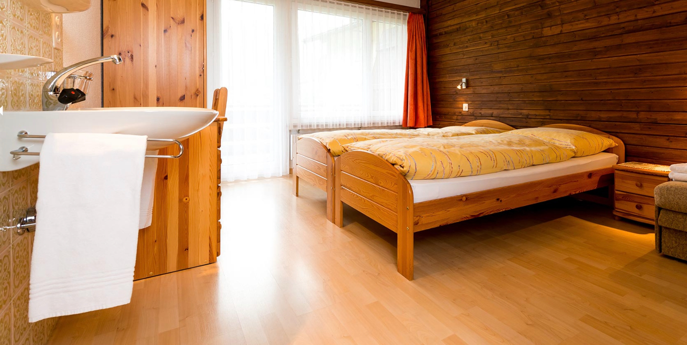 Dreizimmerwohnung – Apartment Atlas — Holiday apartment mit 5 beds in Saas-Grund, Valais